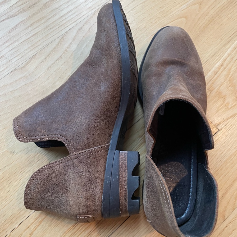 Sorel cutout ankle booties size 7